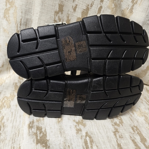 Forever 21 Faux Patent Leather Caged Lug-Sole Sandals NWT Sz 8.5 - Picture 5 of 6